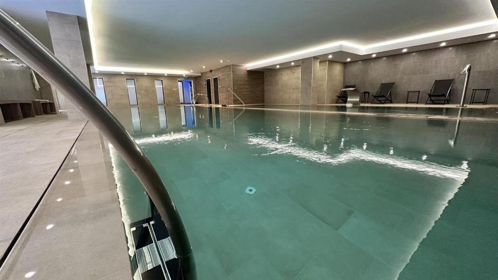 Cp Top Floor Luxury Studio With Spa And Pool ยิบรอลตาร์ ภายนอก รูปภาพ