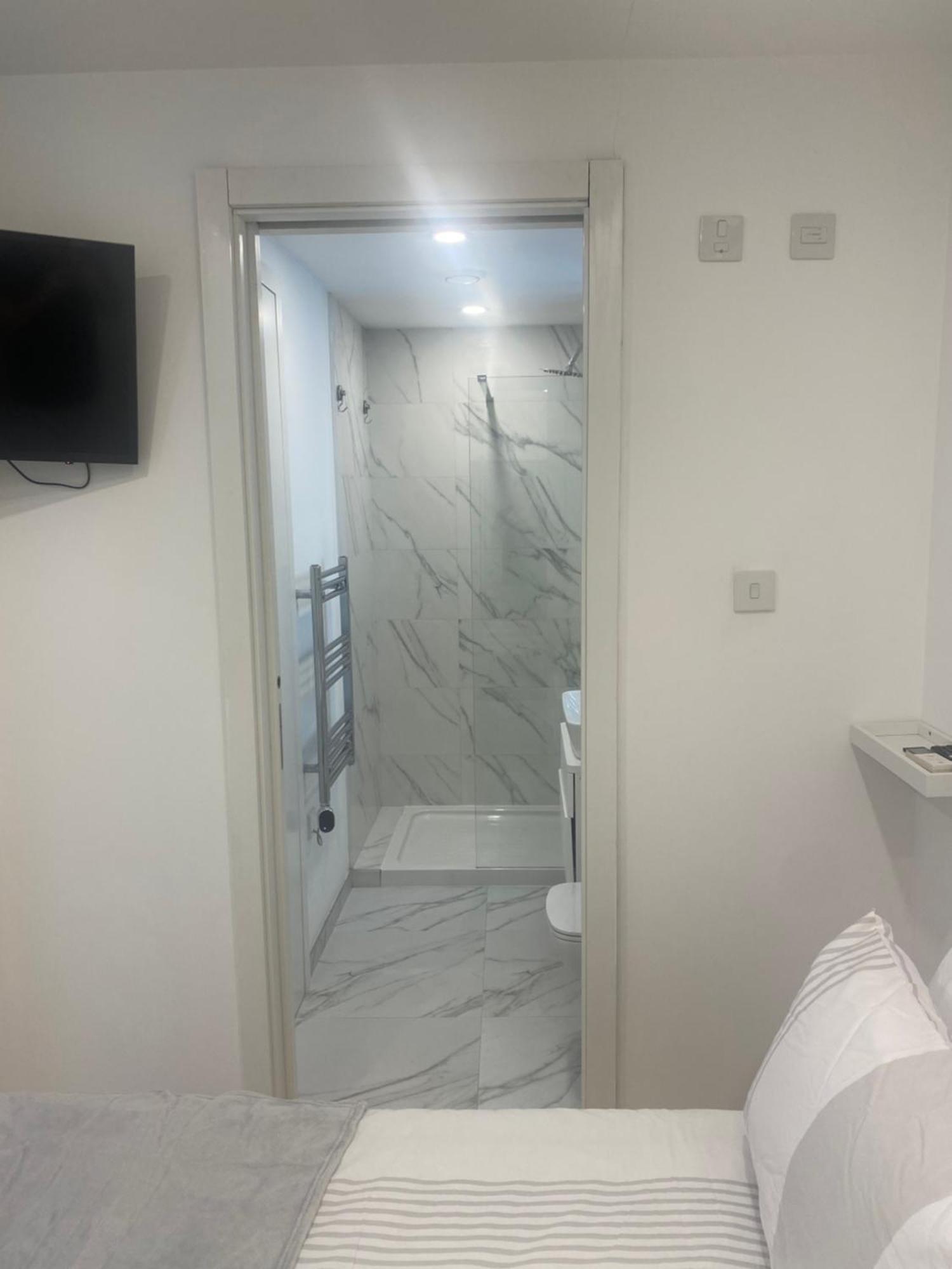 Cp Top Floor Luxury Studio With Spa And Pool ยิบรอลตาร์ ภายนอก รูปภาพ